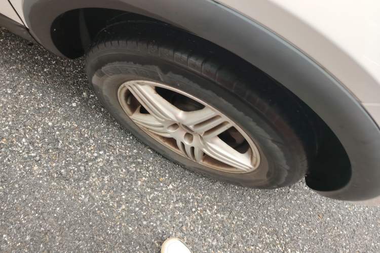Used Qoros 5 2016 1.6T Automatic Elite Model Right Front Wheel Hub