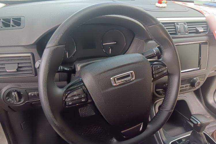 Used Qoros 5 2016 1.6T Automatic Luxury Model Steering Wheel