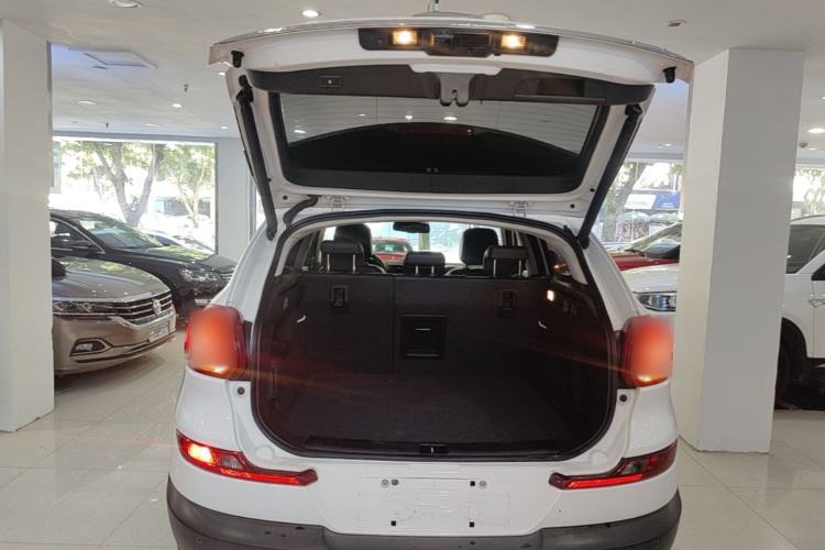 Used Qoros 5 2016 1.6T Automatic Luxury Model Trunk