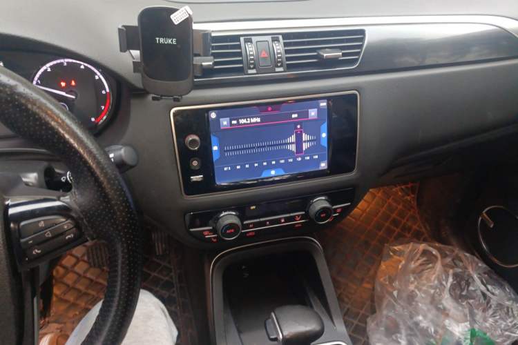 Used Qoros 5 2017 1.6T Automatic Flagship Model Audio And AC Panel