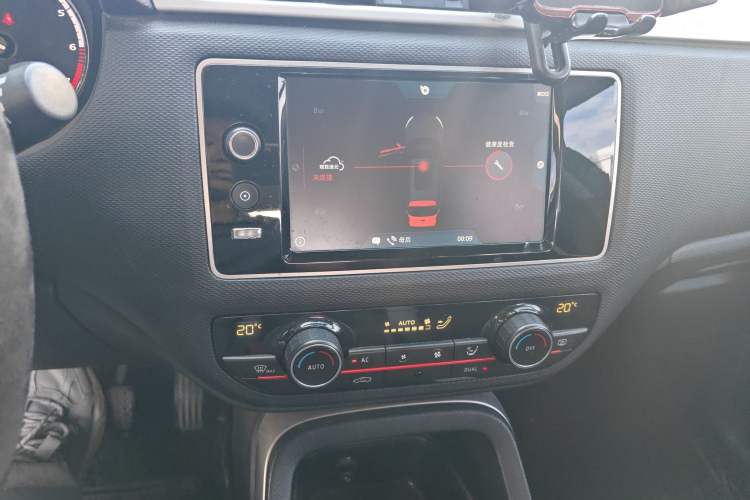 Used Qoros 5 2017 1.6T Automatic Prestige Model Audio And AC Panel