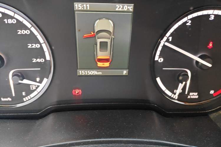 Used Qoros 5 2017 1.6T Automatic Prestige Model Odometer Close Up