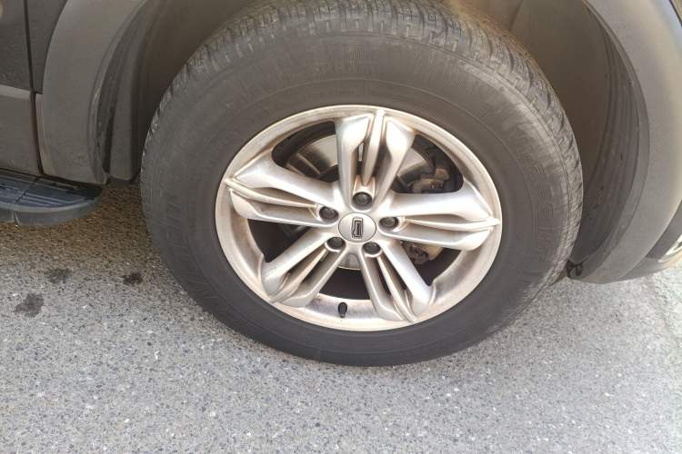 Used Qoros 5 2017 1.6T Automatic Leading Model Right Front Wheel Hub
