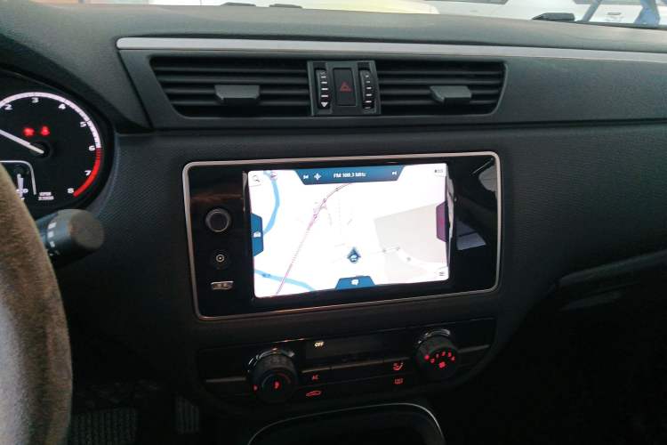 Used Qoros 5 2017 1.6T Automatic Leading Model Audio And AC Panel