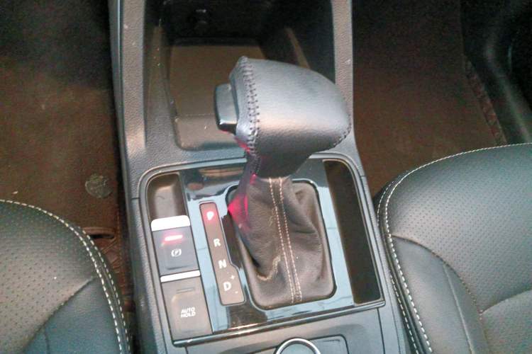 Used Qoros 5 2017 1.6T Automatic Leading Model Gear Lever