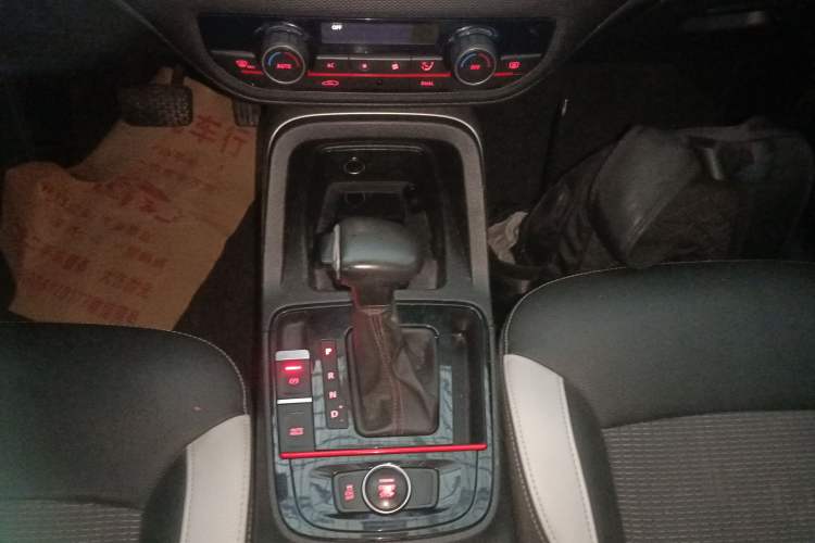 Used Qoros 5 2017 1.6T Automatic Prestige Model Gear Lever