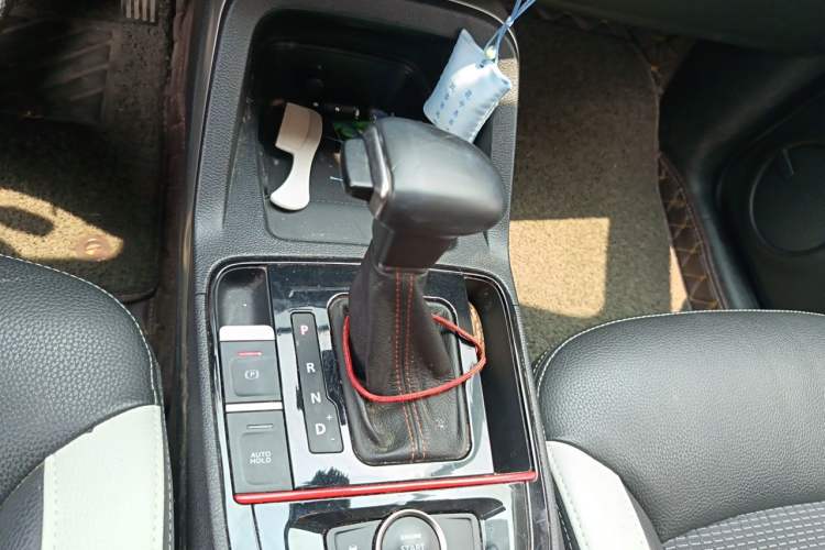 Used Qoros 5 2017 1.6T Automatic Prestige Model Gear Lever