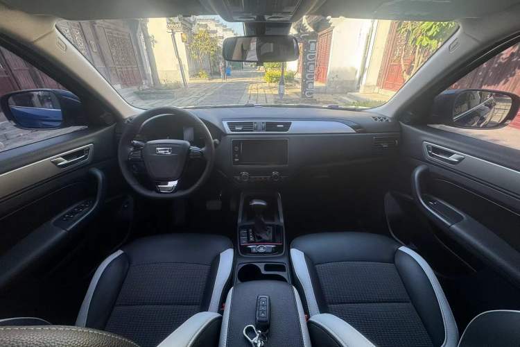 Used Qoros 5 2017 1.6T Automatic Prestige Model Interior 1