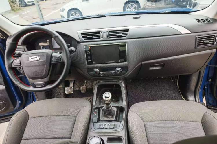 Used Qoros 5 2017 1.6T Manual Leading Model Interior 2