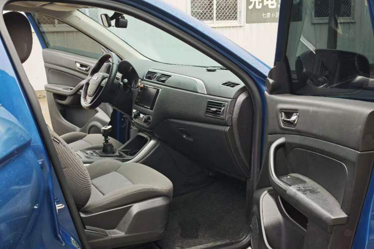 Used Qoros 5 2017 1.6T Manual Leading Model Interior 4