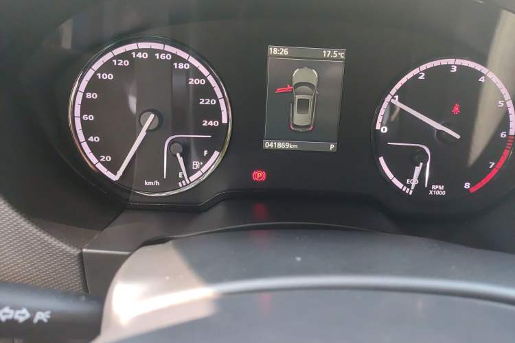 Used Qoros 5 2017 1.6T Automatic Prestige Model Odometer Close Up