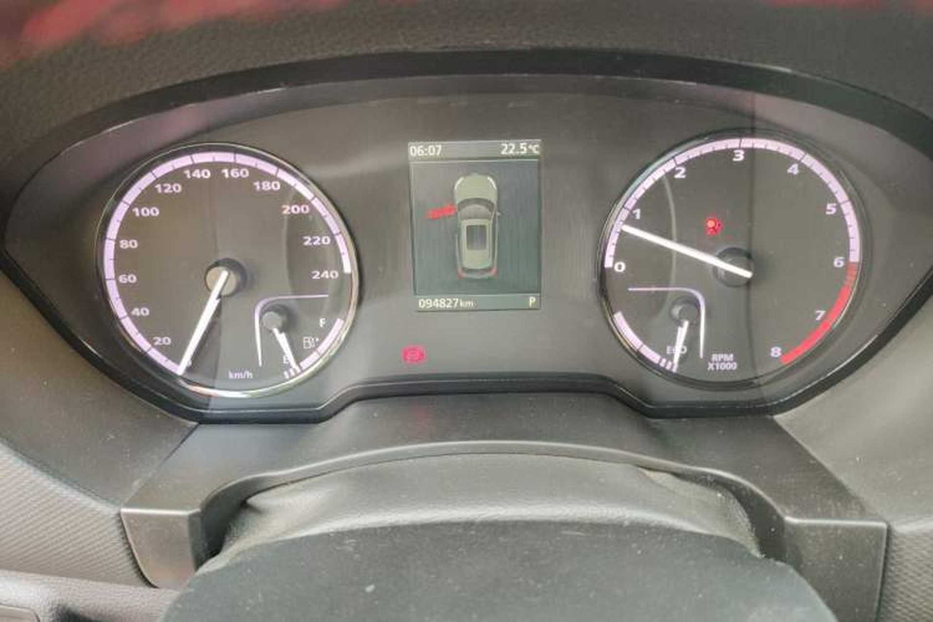 Used Qoros 5 2017 1.6T Automatic Prestige Model Odometer Close Up