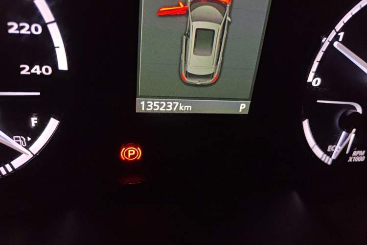 Used Qoros 5 2017 1.6T Automatic Flagship Model Odometer Close Up