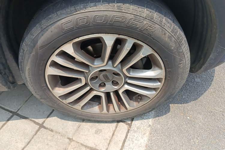 Used Qoros 5 2017 1.6T Automatic Prestige Model Right Front Wheel Hub