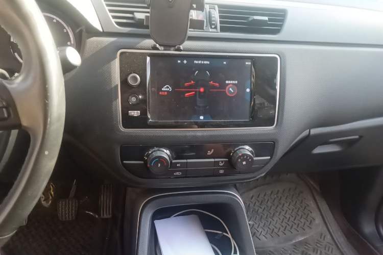 Used Qoros 5 2017 1.6T Manual Leading Model Audio And AC Panel
