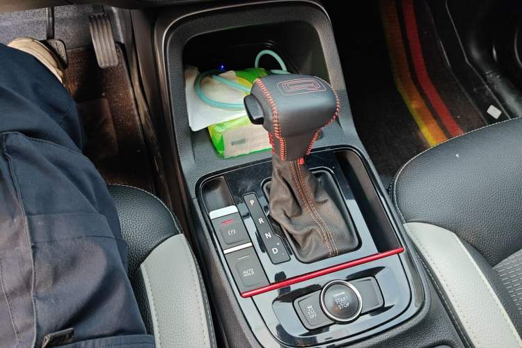 Used Qoros 5 2017 1.6T Automatic Prestige Model Gear Lever