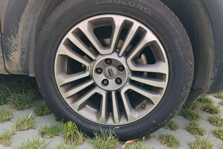 Used Qoros 5 2017 1.6T Automatic Prestige Model Right Front Wheel Hub