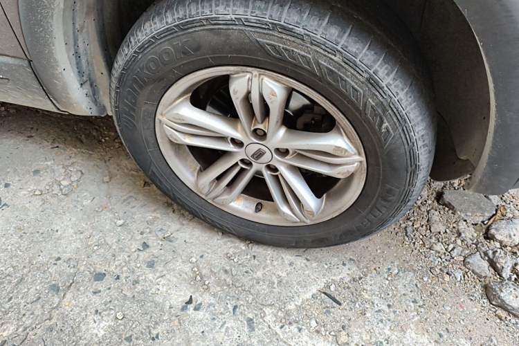 Used Qoros 5 2017 1.6T Automatic Leading Model Right Front Wheel Hub