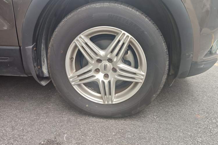 Used Qoros 5 2017 1.6T Automatic Leading Model Right Front Wheel Hub