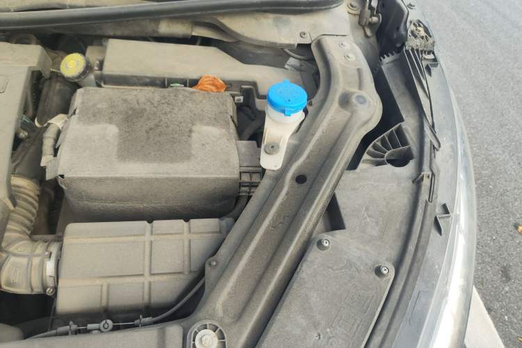 Used Qoros 5 2017 1.6T Automatic Prestige Model Engine Bay Left