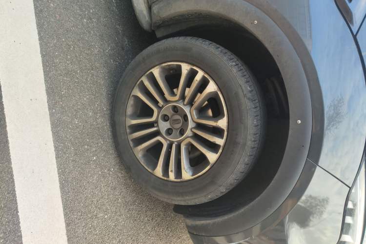 Used Qoros 5 2017 1.6T Automatic Prestige Model Right Front Wheel Hub