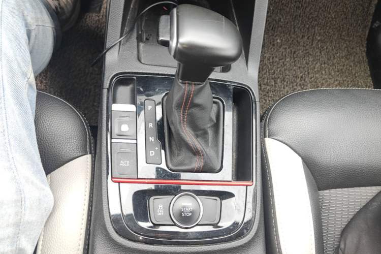 Used Qoros 5 2017 1.6T Automatic Prestige Model Gear Lever