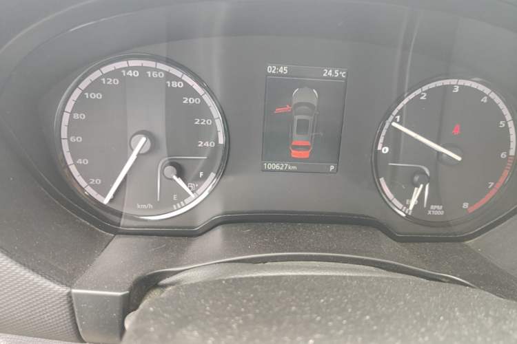 Used Qoros 5 2017 1.6T Automatic Prestige Model Odometer Close Up