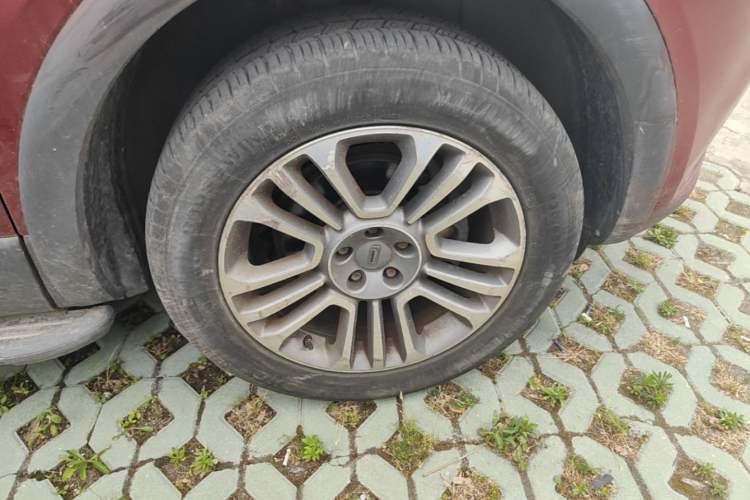 Used Qoros 5 2017 1.6T Automatic Prestige Model Right Front Wheel Hub