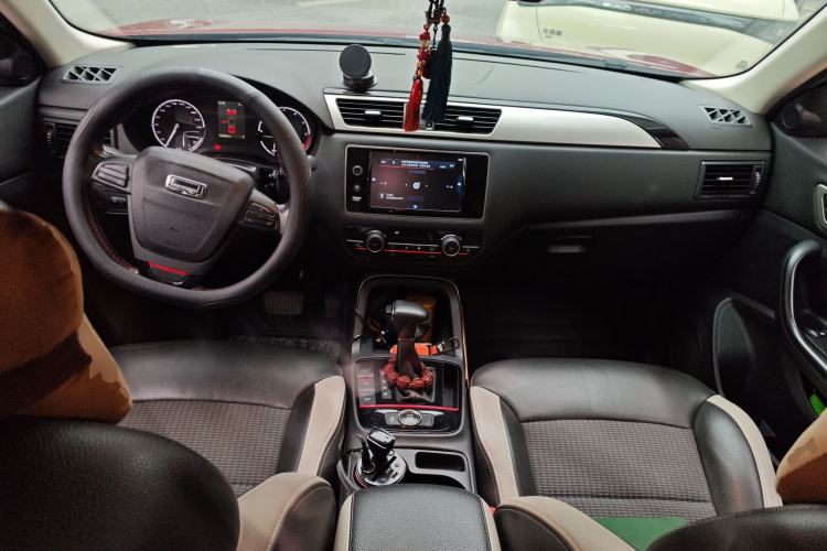 Used Qoros 5 2017 1.6T Automatic Prestige Model Center Console