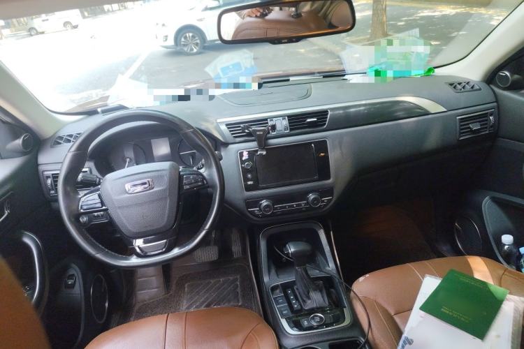 Used Qoros 5 2017 1.6T Automatic Flagship Model Center Console
