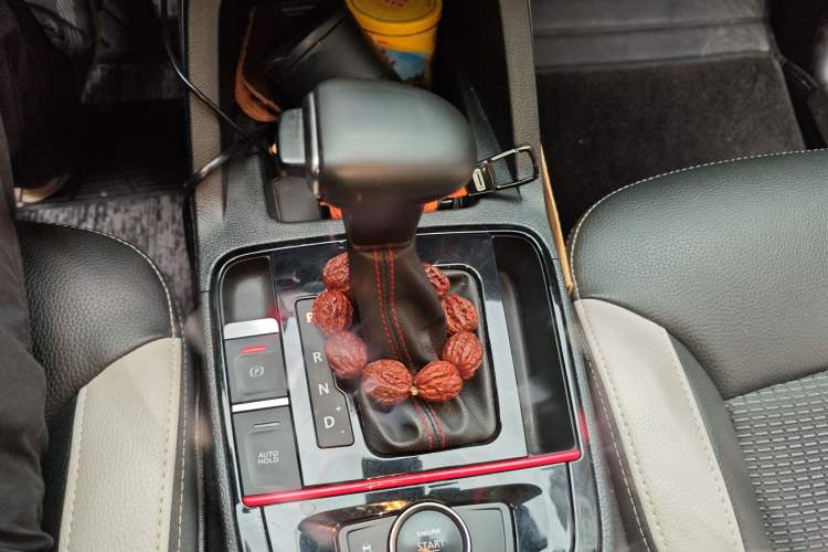 Used Qoros 5 2017 1.6T Automatic Prestige Model Gear Lever
