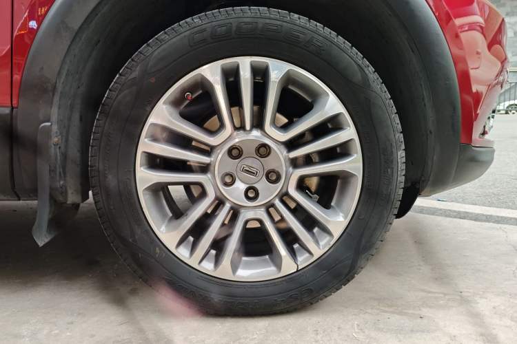 Used Qoros 5 2017 1.6T Automatic Prestige Model Right Front Wheel Hub