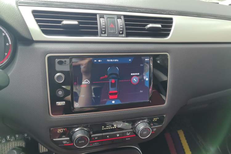 Used Qoros 5 2017 1.6T Automatic Prestige Model Audio And AC Panel