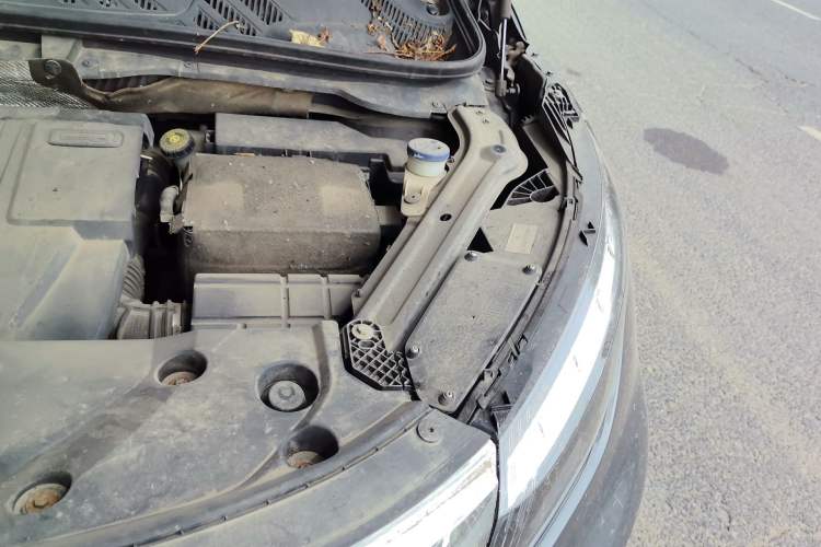 Used Qoros 5 2017 1.6T Automatic Prestige Model Engine Bay Left