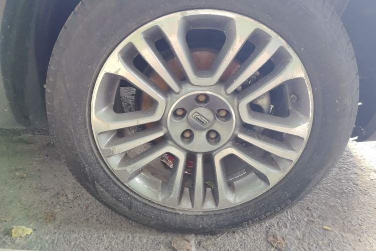 Used Qoros 5 2017 1.6T Automatic Prestige Model Right Front Wheel Hub