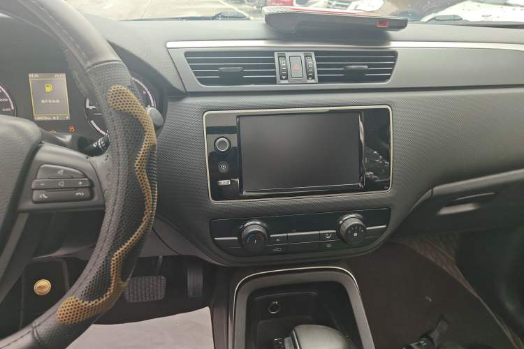 Used Qoros 5 2017 1.6T Automatic Leading Model Audio And AC Panel