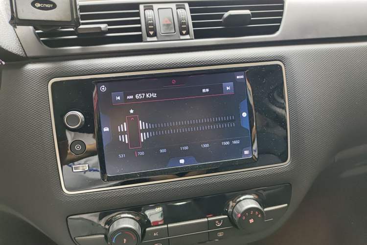 Used Qoros 5 2017 1.6T Manual Leading Model Audio And AC Panel