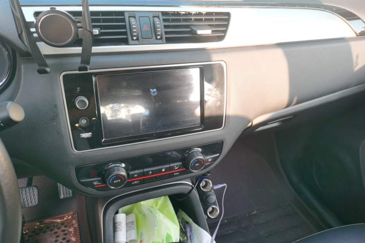 Used Qoros 5 2017 1.6T Automatic Prestige Model Audio And AC Panel