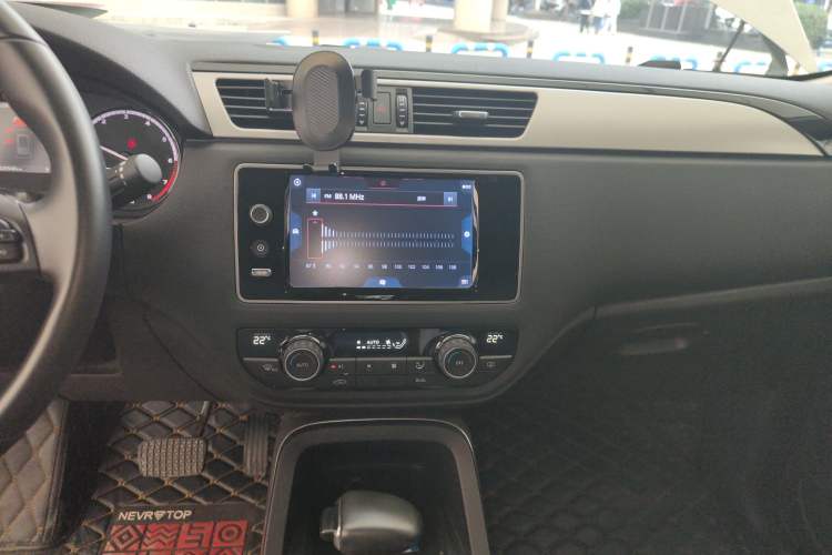 Used Qoros 5 2017 1.6T Automatic Prestige Model Audio And AC Panel