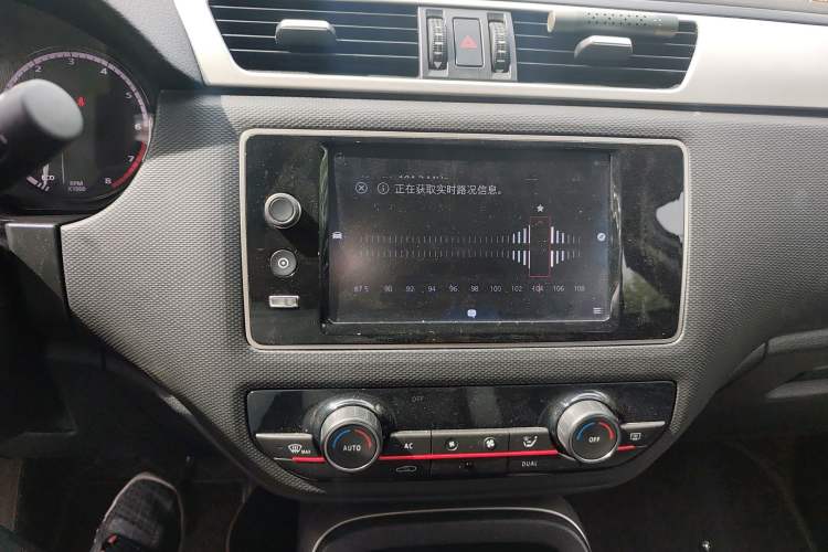 Used Qoros 5 2017 1.6T Automatic Prestige Model Audio And AC Panel