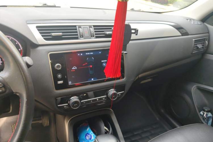 Used Qoros 5 2017 1.6T Automatic Prestige Model Audio And AC Panel