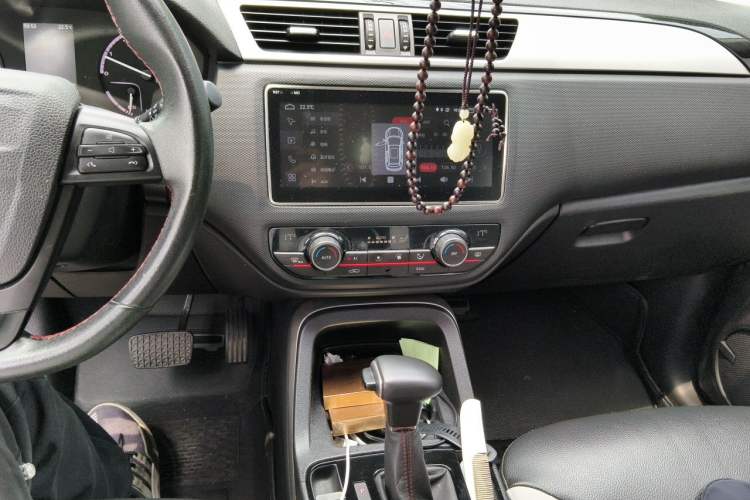 Used Qoros 5 2017 1.6T Automatic Prestige Model Audio And AC Panel