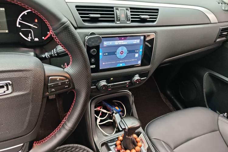Used Qoros 5 2017 1.6T Automatic Leading Model Audio And AC Panel