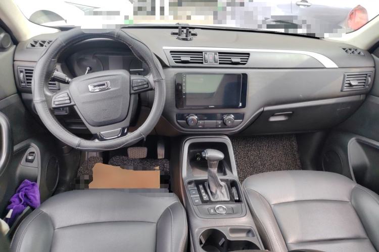 Used Qoros 5 2017 1.6T Automatic Leading Model Center Console
