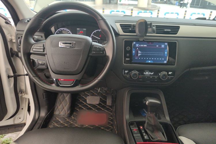 Used Qoros 5 2017 1.6T Automatic Prestige Model Center Console