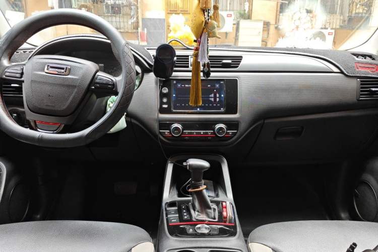 Used Qoros 5 2017 1.6T Automatic Prestige Model Center Console