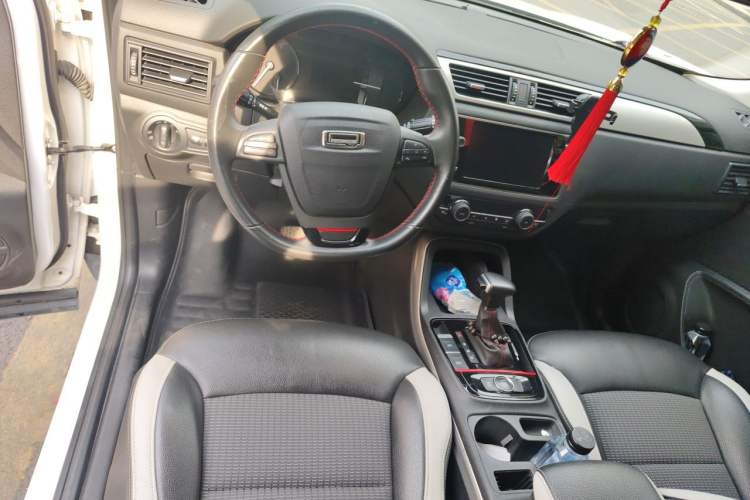 Used Qoros 5 2017 1.6T Automatic Prestige Model Center Console