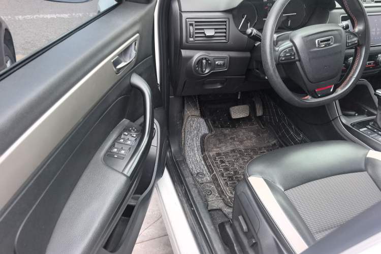 Used Qoros 5 2017 1.6T Automatic Prestige Model Driver Seat