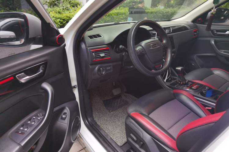 Used Qoros 5 2017 1.6T Automatic New Elite Model Driver Seat