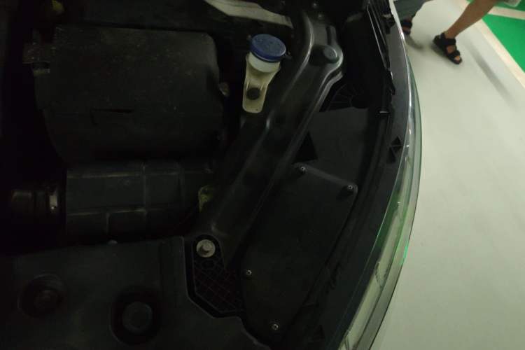 Used Qoros 5 2017 1.6T Automatic New Elite Model Engine Bay Left
